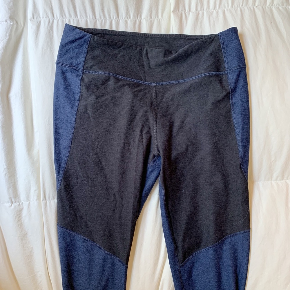 Outdoor Voices 3/4 two-tone warmup legging